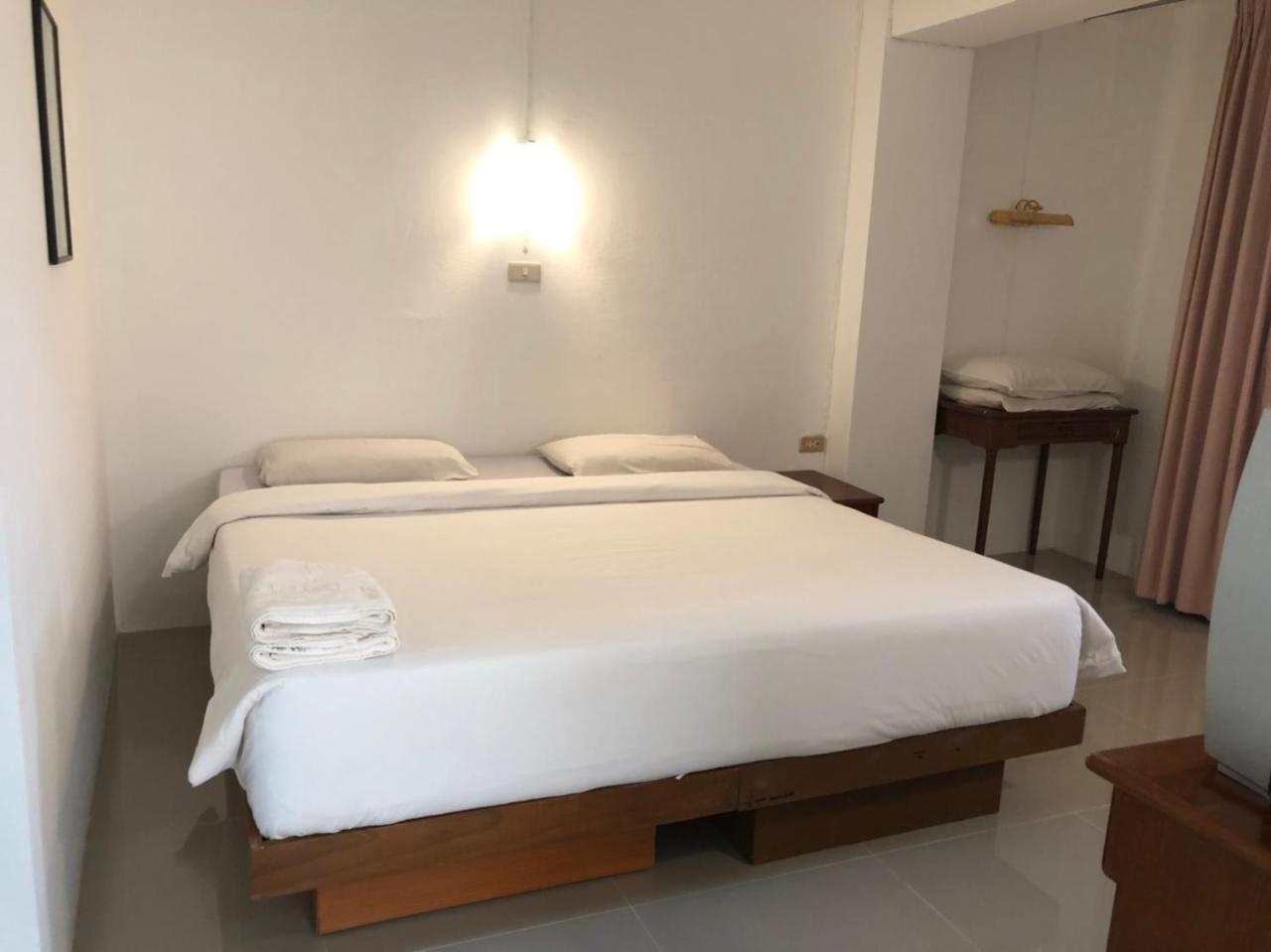 Paradorn Inn 춤폰 외부 사진